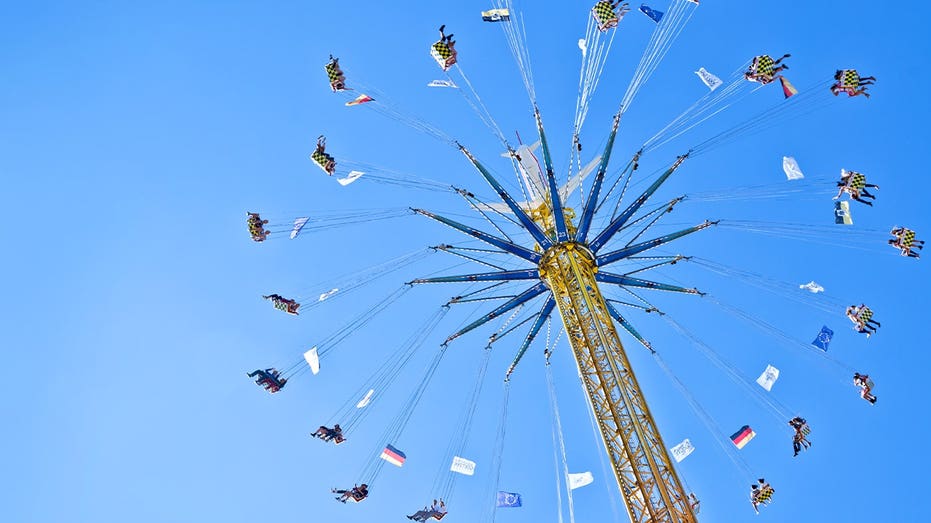 Startling footage from amusement park shows thrill ride halted as guests wait in midair Canberra Private Schools